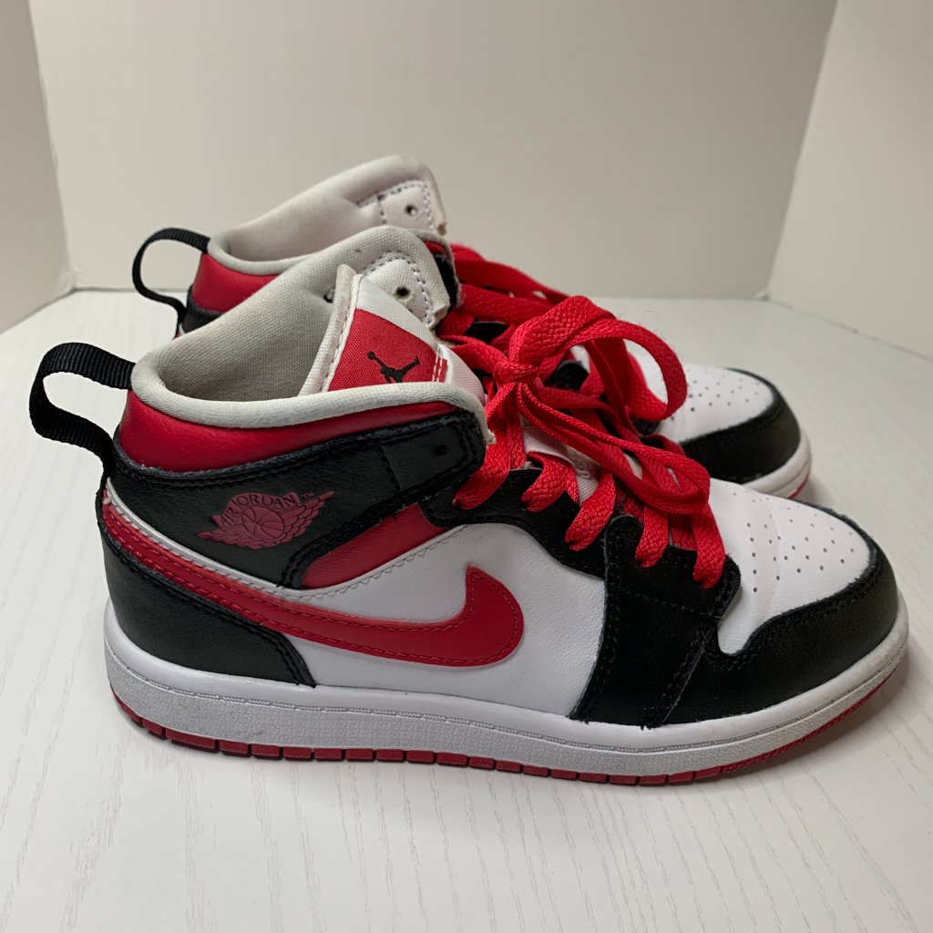 Air Jordan 1 Mid Sneakers